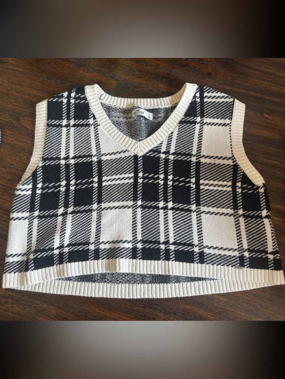 Hollister sweater vest- cream/white color - Picture 1 of 1